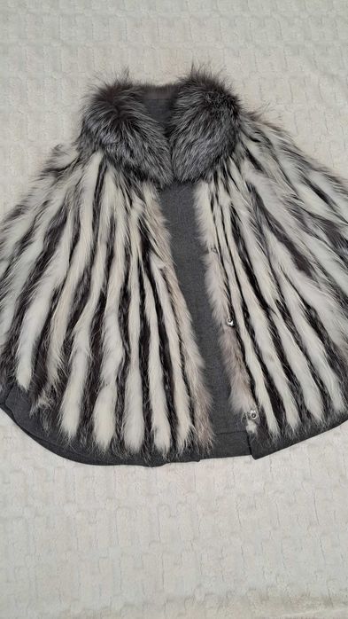 Жіноче хутряне пончо