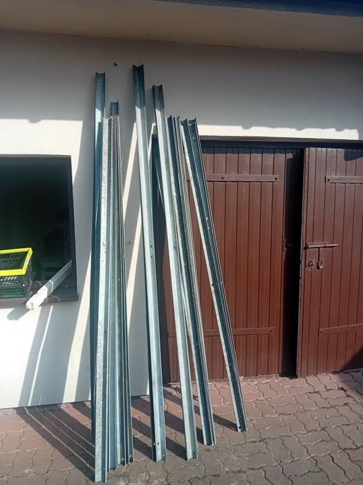 Sprzedam kątownik 2..0 metra 4.5 w cenie złomux4.5  03