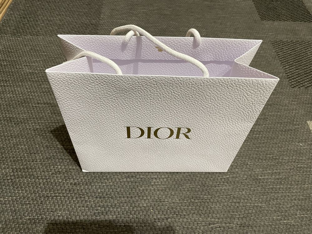 Dior srednia biala wytlaczana zlote logo torebka prezentowa