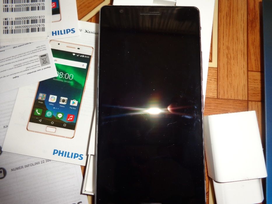 Smartfon Philips Xenium X818