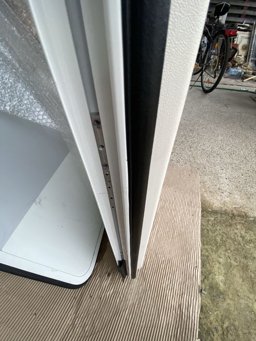 Дверь кемпер караван автодом