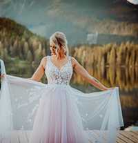 Suknia ślubna z aplikacjami 3D
