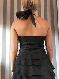 Czarna sukienka z falbanami Zara