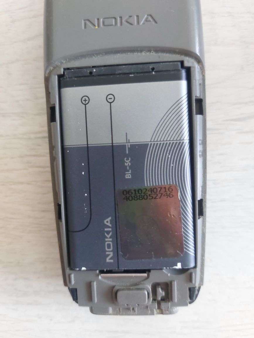 Nokia 1600 z ładowarką i słuchawkami BATERIA DO WYMIANY