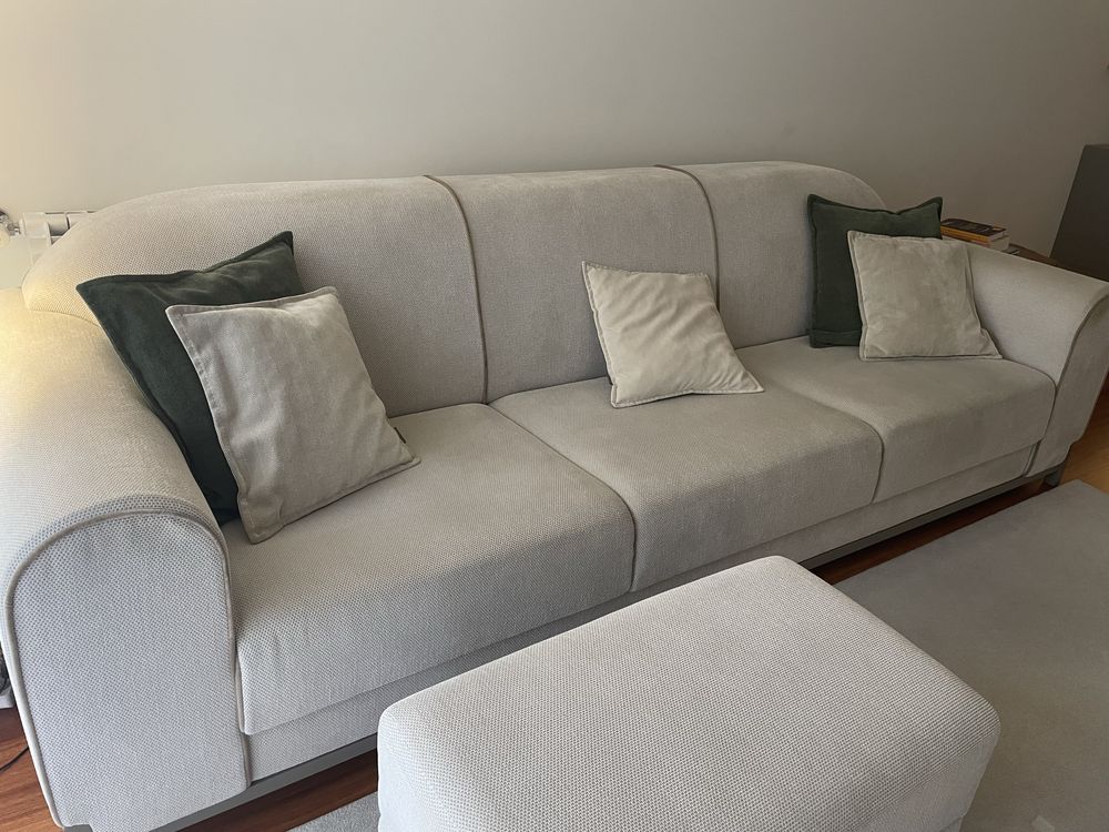 Sofa para 4 pessoas + pouf