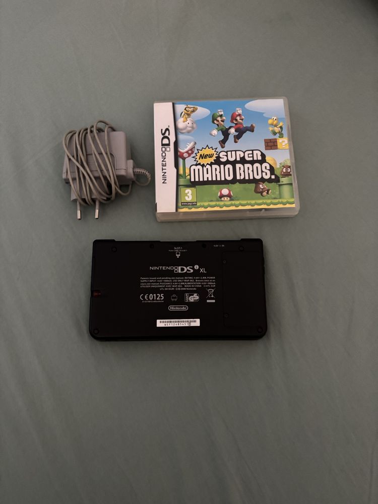 Nintendo DS XL super mario bros 25th anniversary