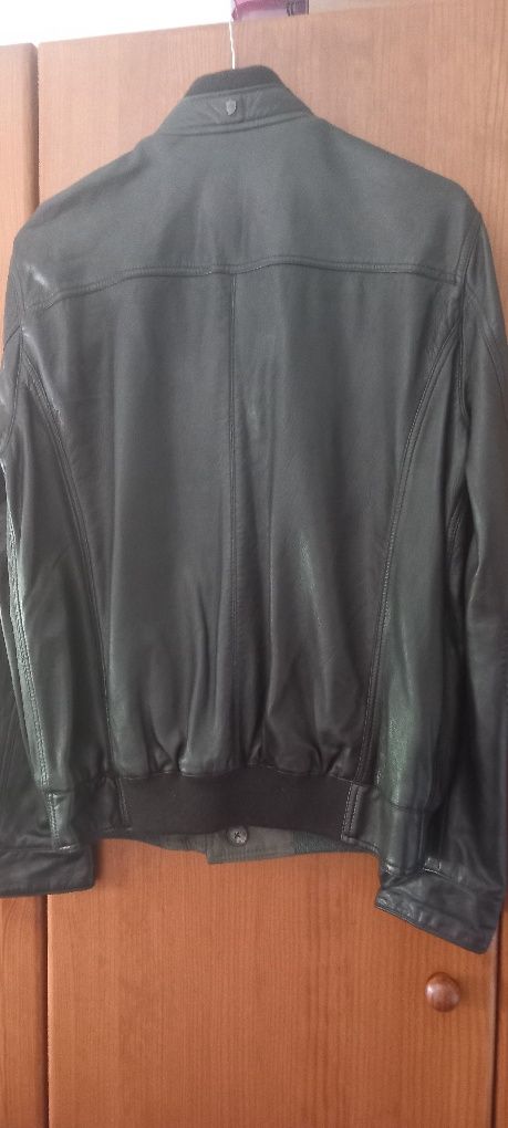 Blusao em pele Massimo Dutti.  Duas faces