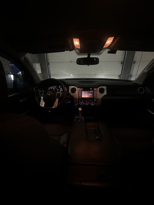 Toyota Tundra 2016 5.7