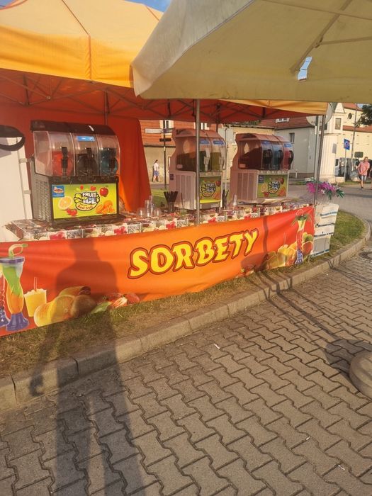 Stoisko do sprzedaży sorbetów.