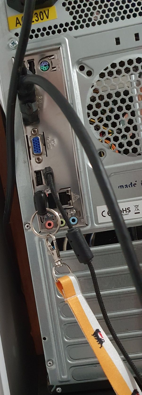 Computador de secretária com MB ASUS e oferta de um monitor VGA