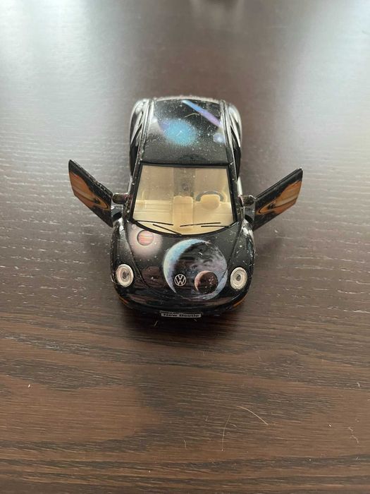 Kinsmart Figurka Model 1:32 Volkswagen New Beetle