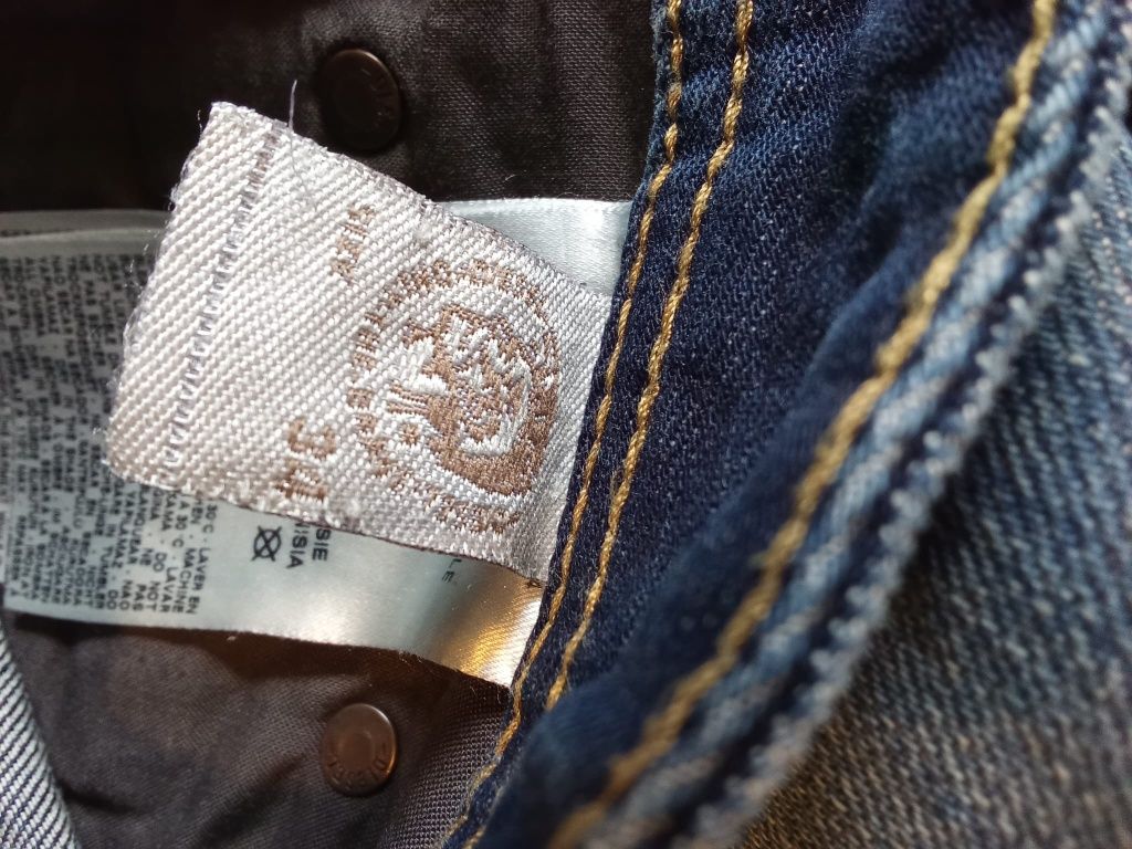 Oryginalne jeans męskie diesel stanie idealnym