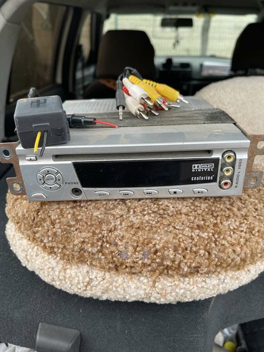 Продам двд систему з встроїними в підголовники екранами