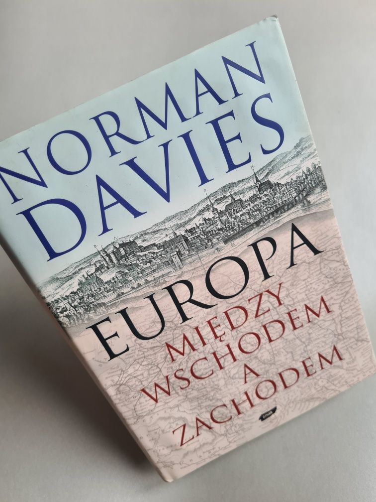 Europa między wschodem a zachodem - Norman Davies