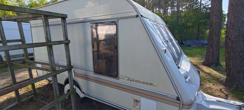Przyczepa Airstream County