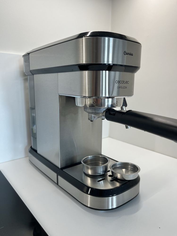 Ekspres do kawy kolbowy CECOTEC Caffelizzia 790 stal szczotkowana