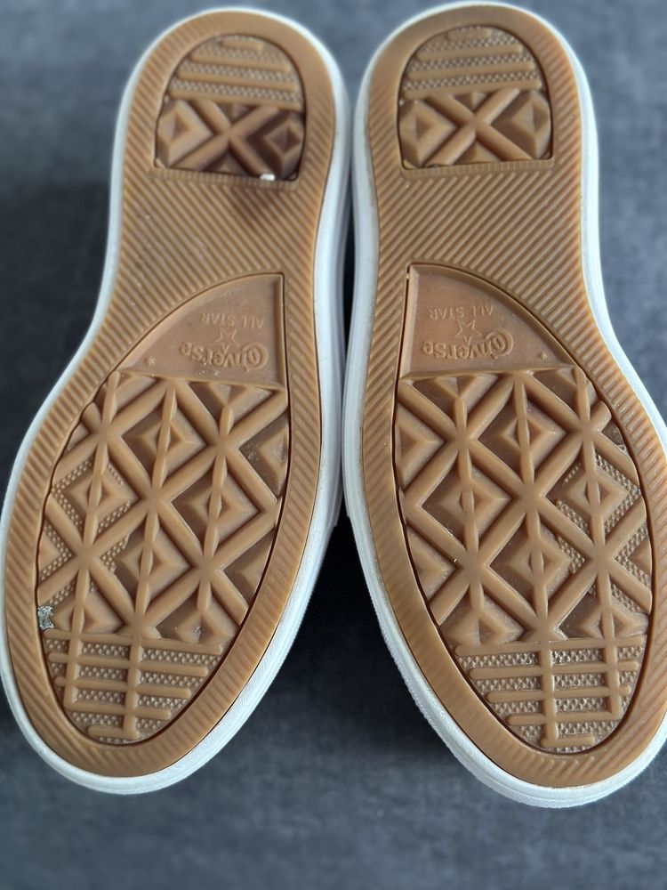 Converse (Chuck Taylor All Star Move Platform)