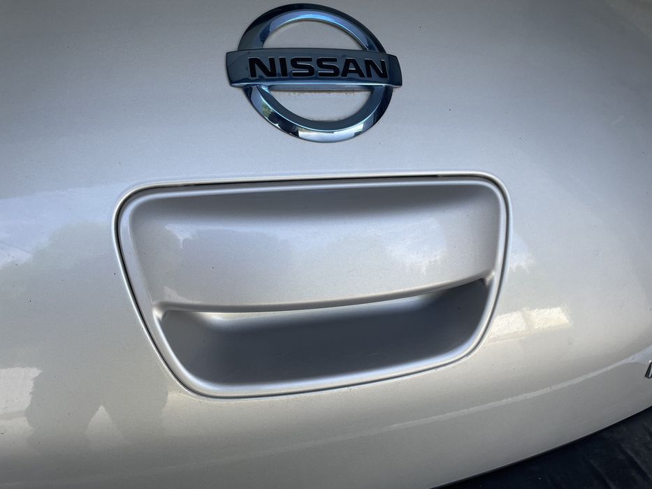 Nissan LEAF ручка кришки багажника.
