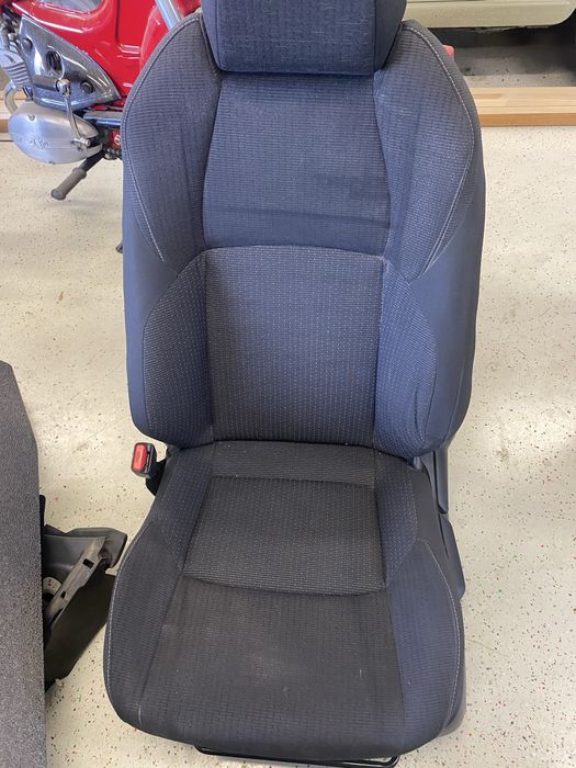 Fotele Toyota CHR komplet