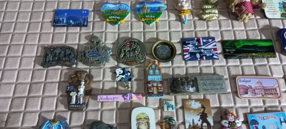 Колекція магнітів на холодильник з різних країн,  ціна за всі 700 грн