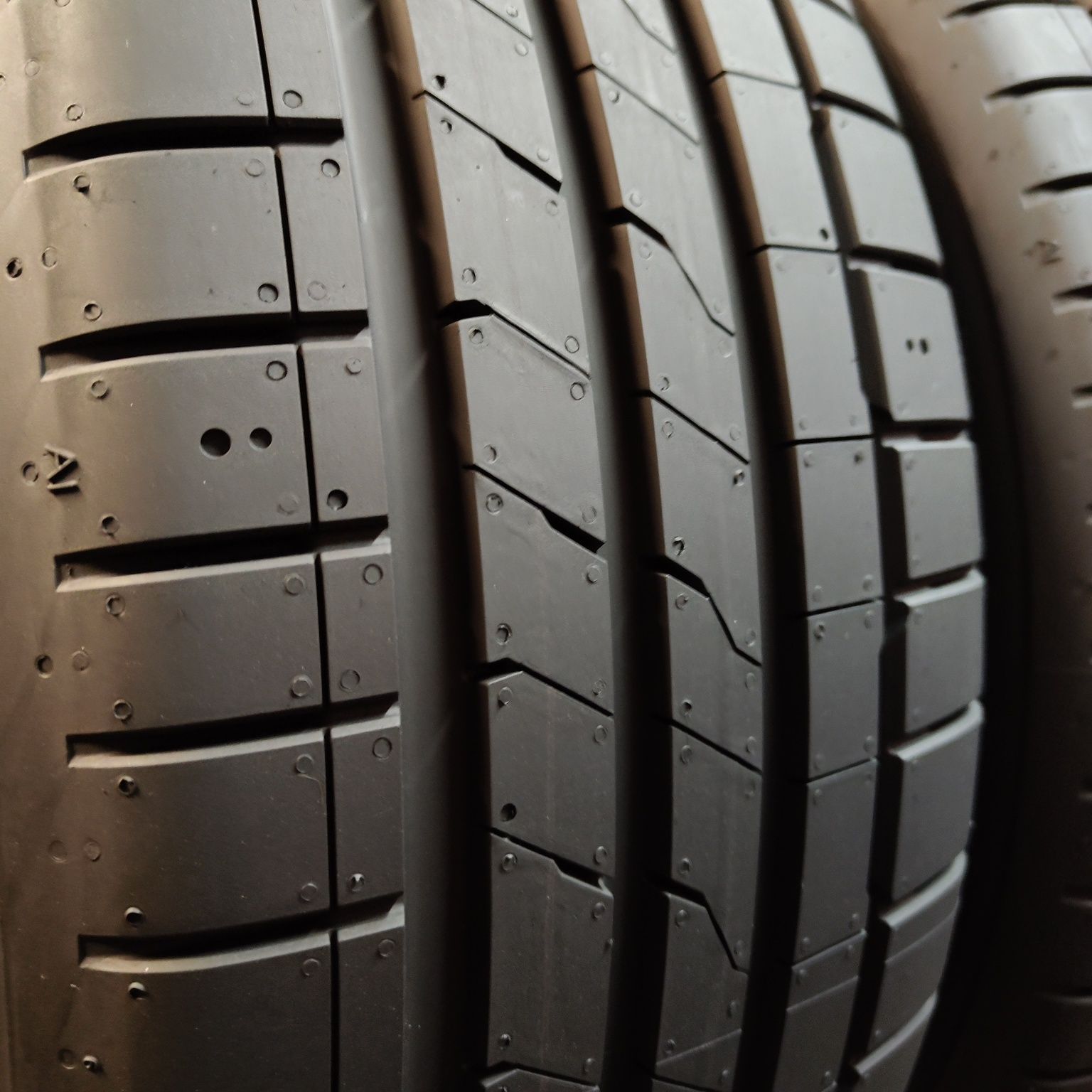 225/55/18 Sprzedam komplet opon letnich Hankook