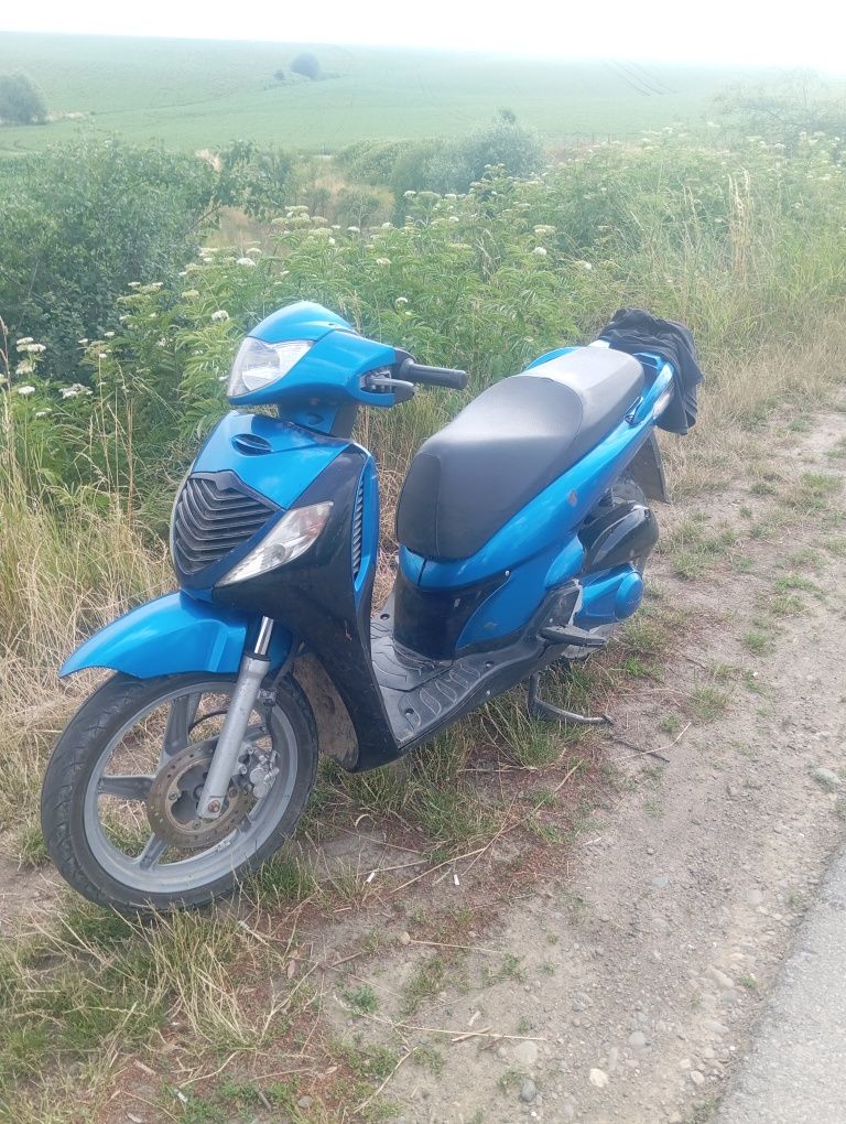 Honda sh 150     .