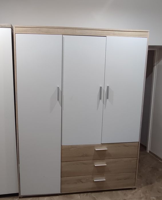 Szafa 3drzwiowa Jysk biała 150cm