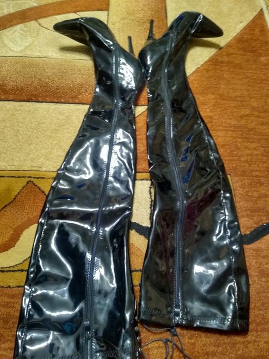 szpilki  kozaki  uniseks   po udo  rozmiar  42    REŃKA