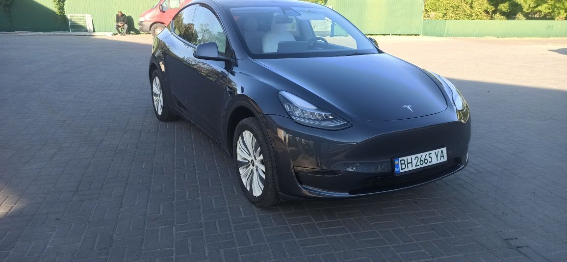 Tesla model Y. Тесла модель Y.  2021 год .