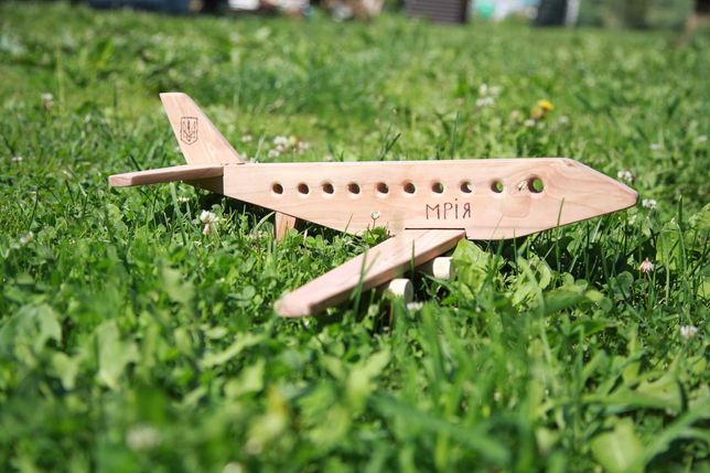 літак  іграшковий з дерева