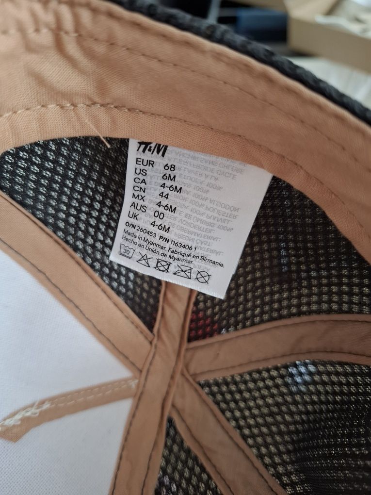 Czapka H&M 62/68 – One World Stay Together