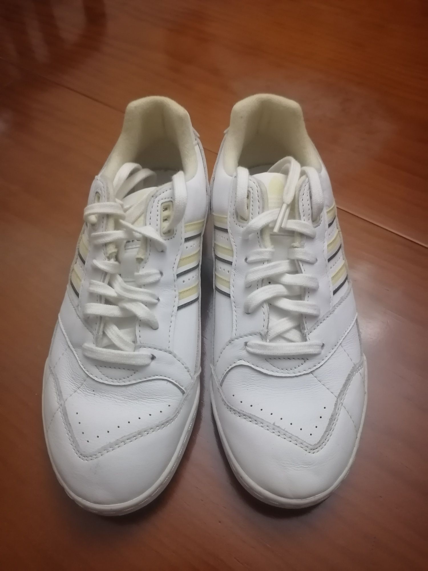 Ténis Adidas novos