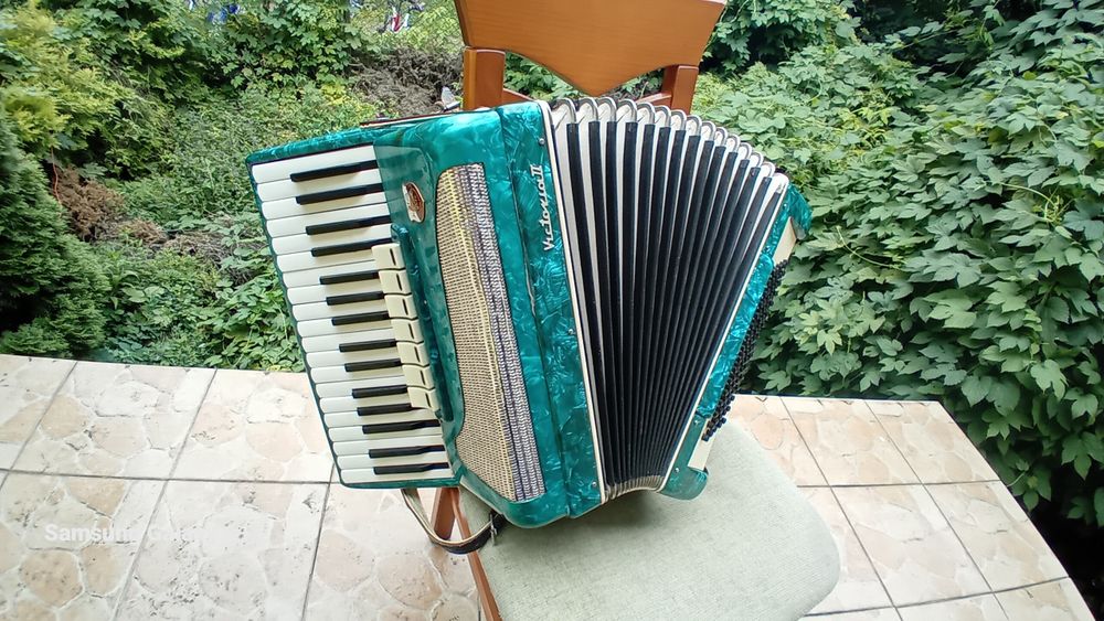 Akordeon victoria II 80 basów 3 chóry
