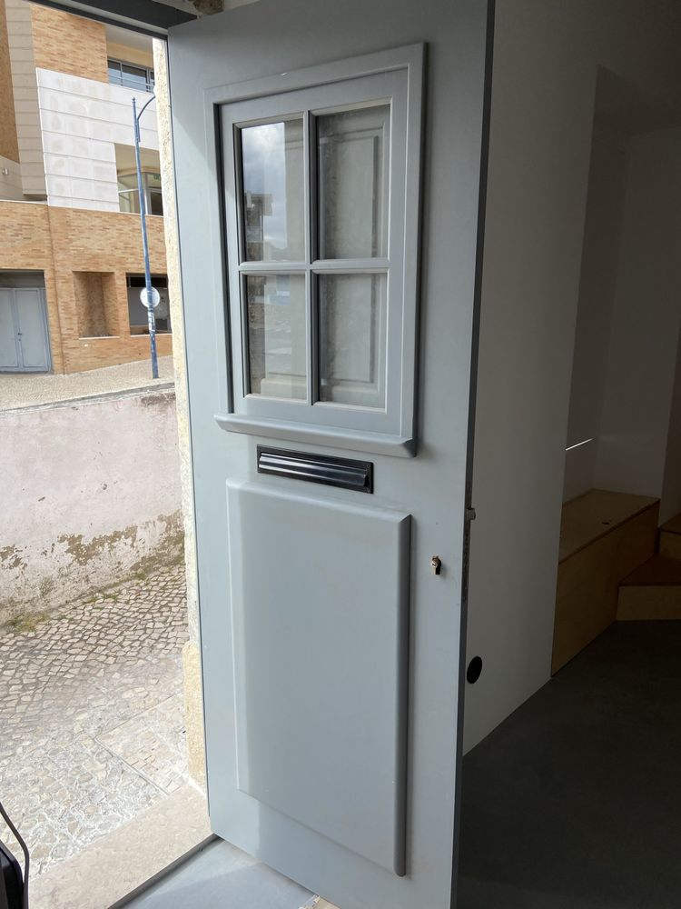 Portas de madeira maciça de cambala com as medidas 2130x 890