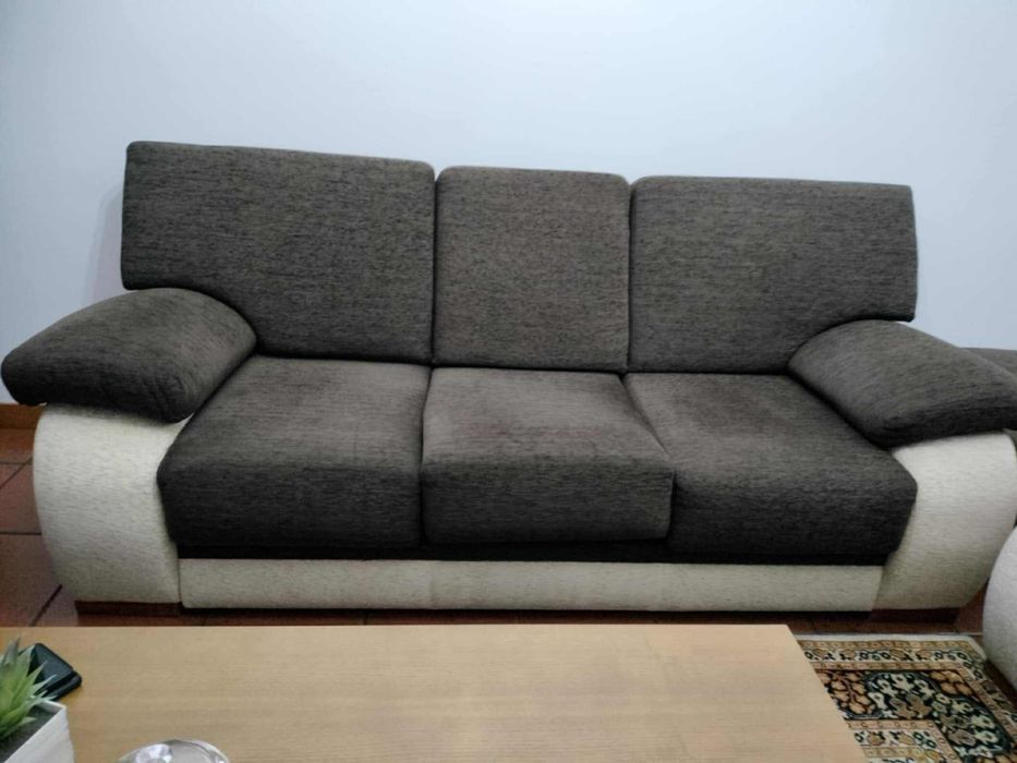 Conjunto sofás e mesa