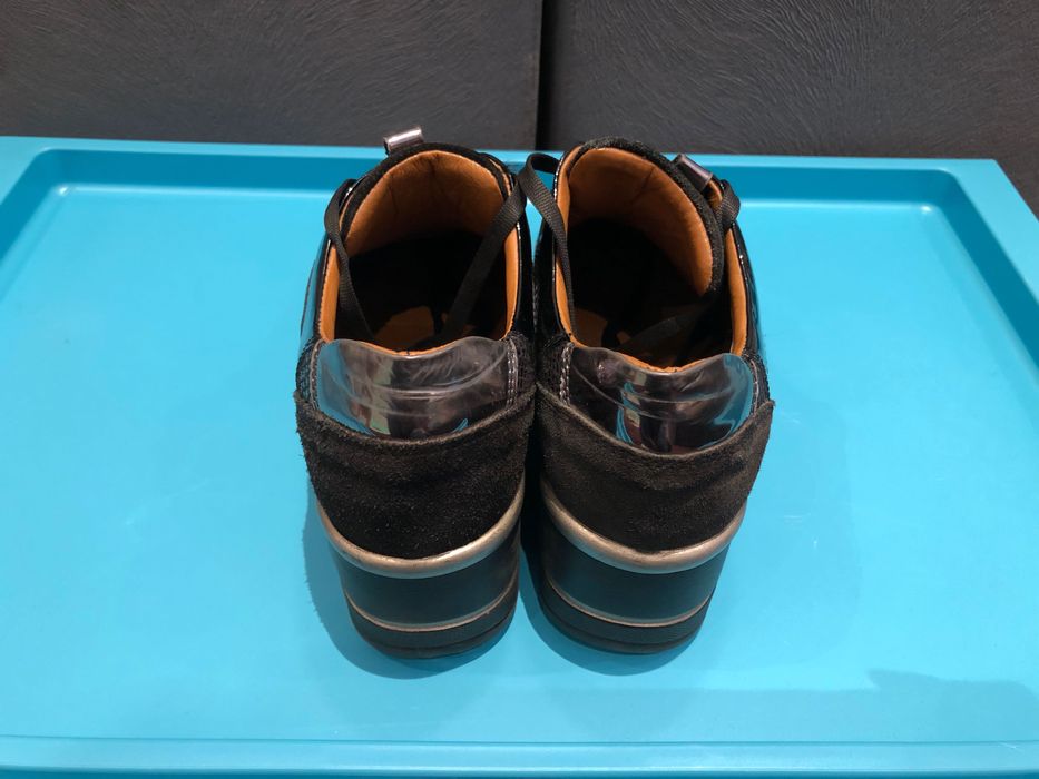 Sapatilhas pretas de cunha (pele genuína) - tam 37