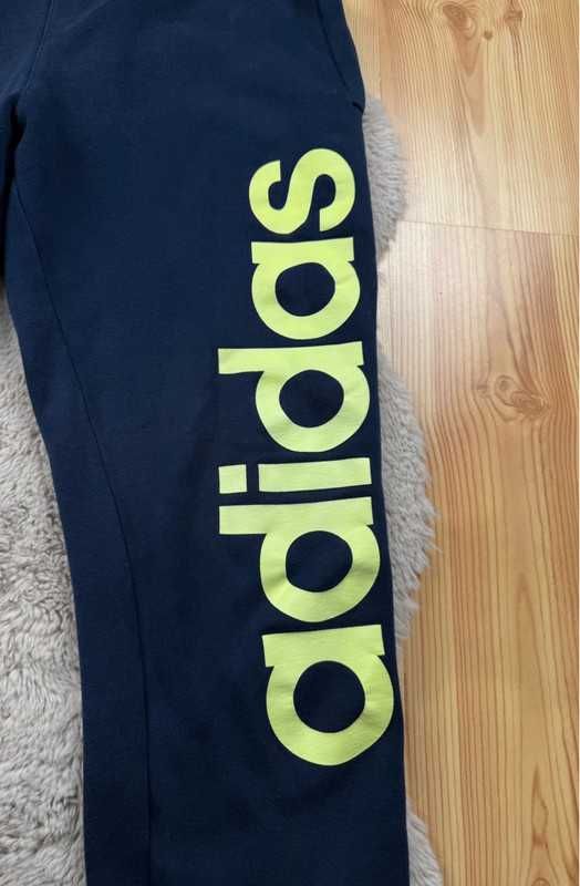 Granatowe bawełniane sportowe spodnie męskie - Adidas - S