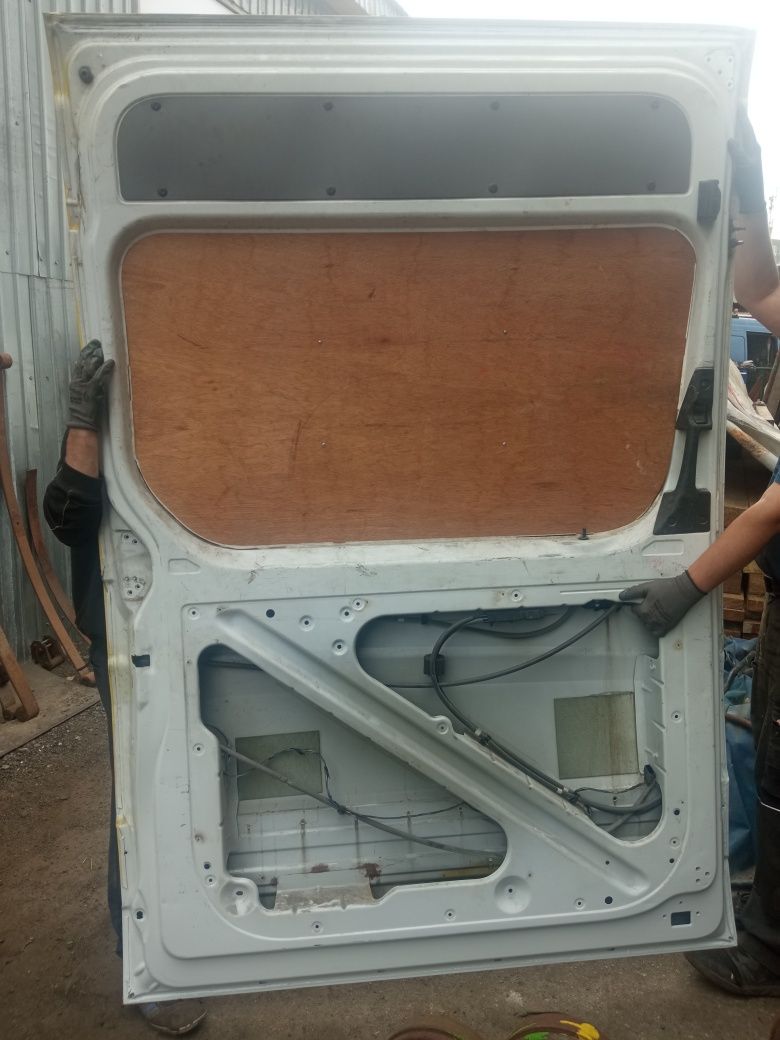 Дверь англичанин Sprinter 906 Mercedes, Volkswagen Crafter левая