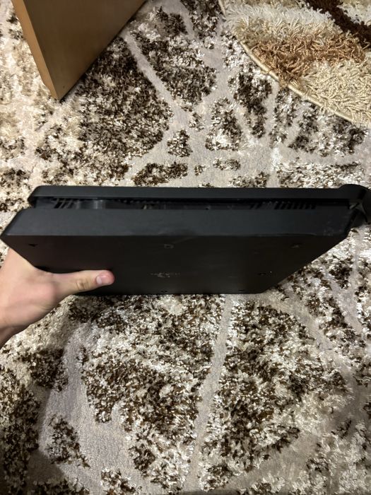 Продам PS4 slim 500gb