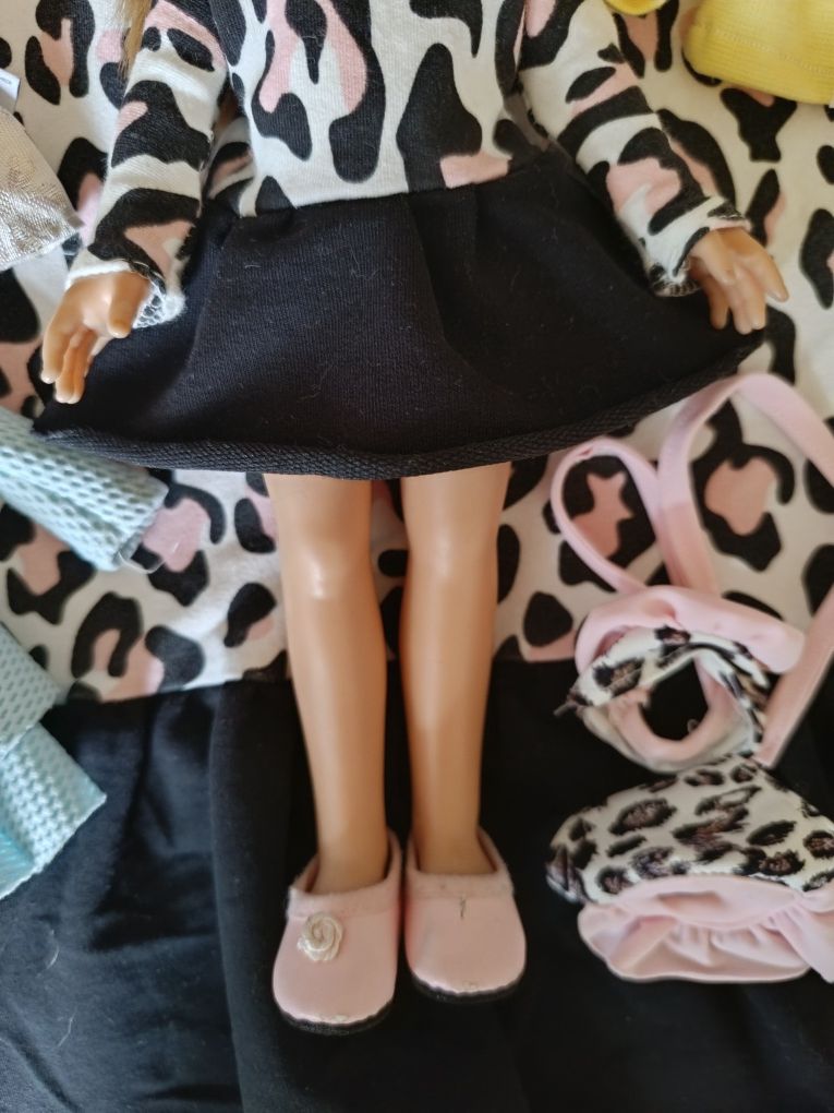 Lalka lalalla z sześcioma ubrankami i sukienką roz.134/140