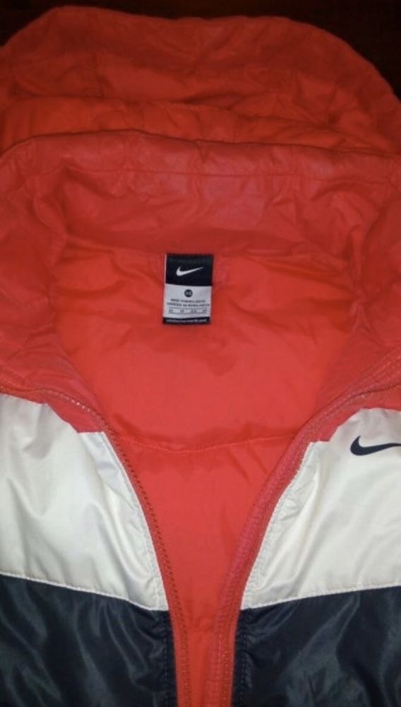 Зимняя куртка ,пуховик Nike