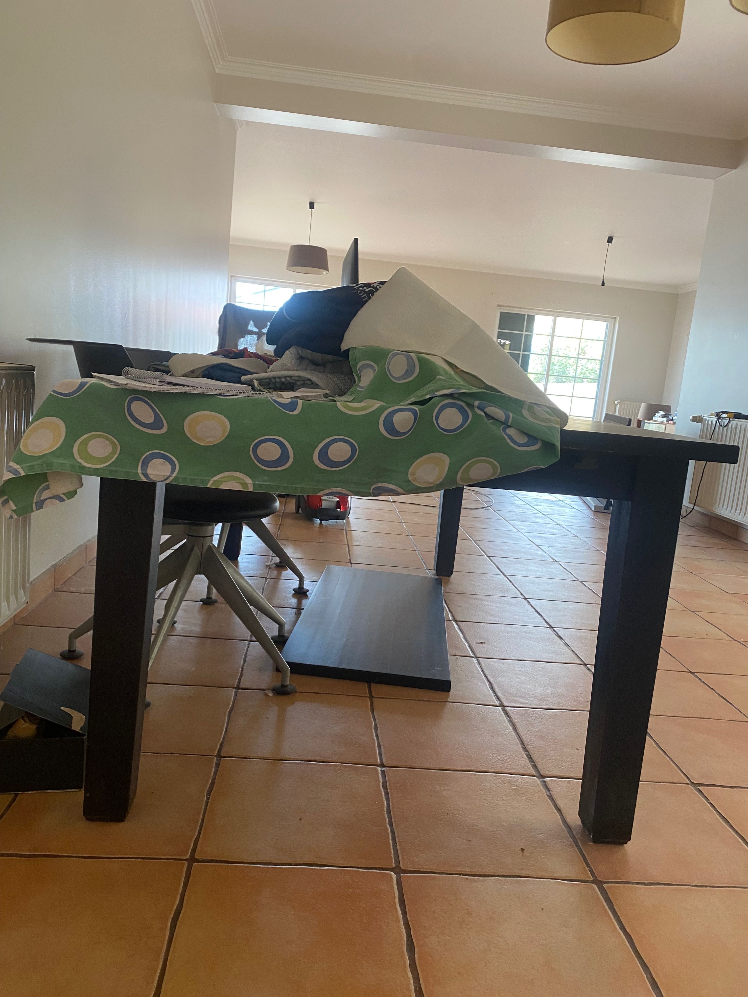 Mesa IKEA extensível com cadeiras de autor