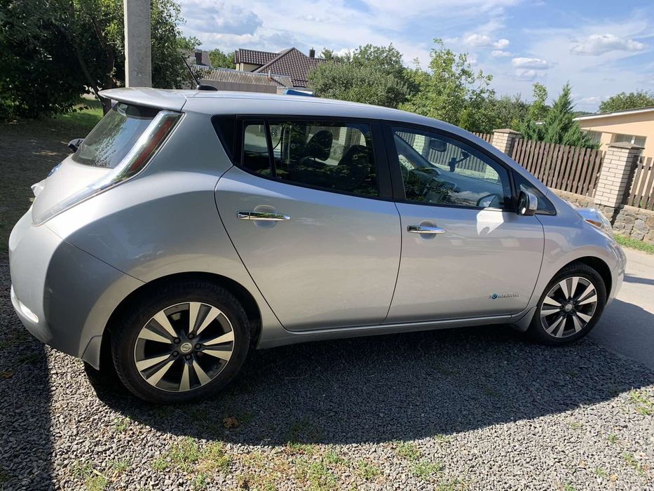 Nissan Leaf Tekna з Норвегії 2015 рік 75.17% SOH Chademo
