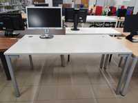 Klasyczne stabilne szare biurko do pracy