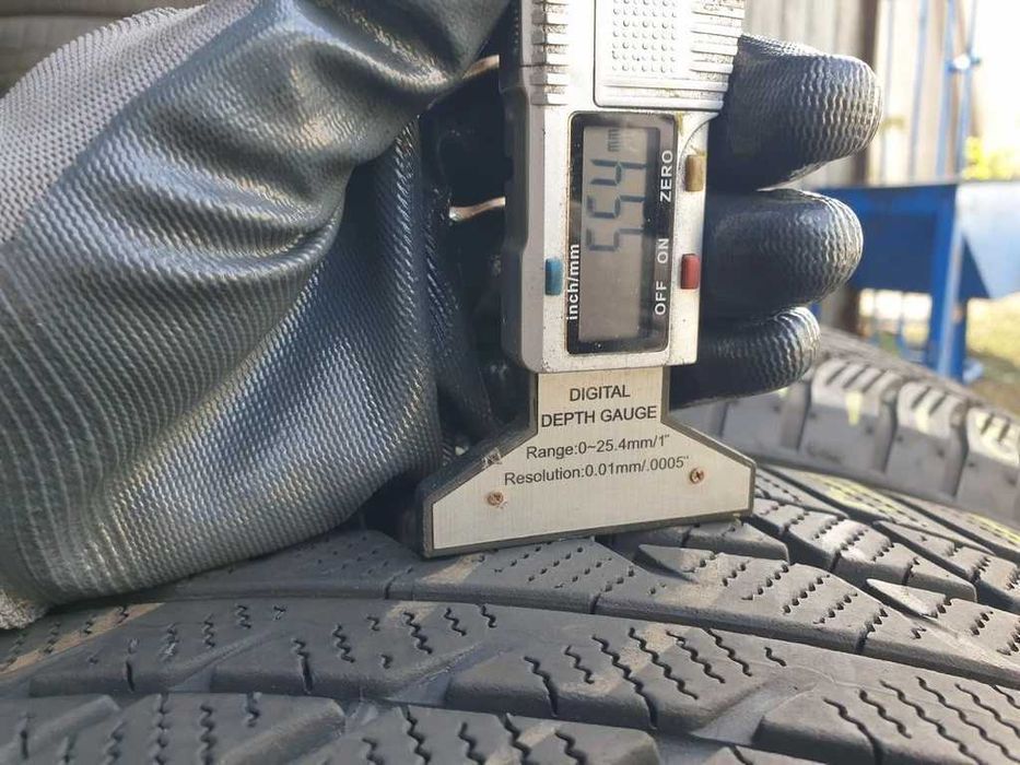 225/55 R17 97H Bridgestone BlizzakLm001 зима 2штуки протектор 5.5-6 мм