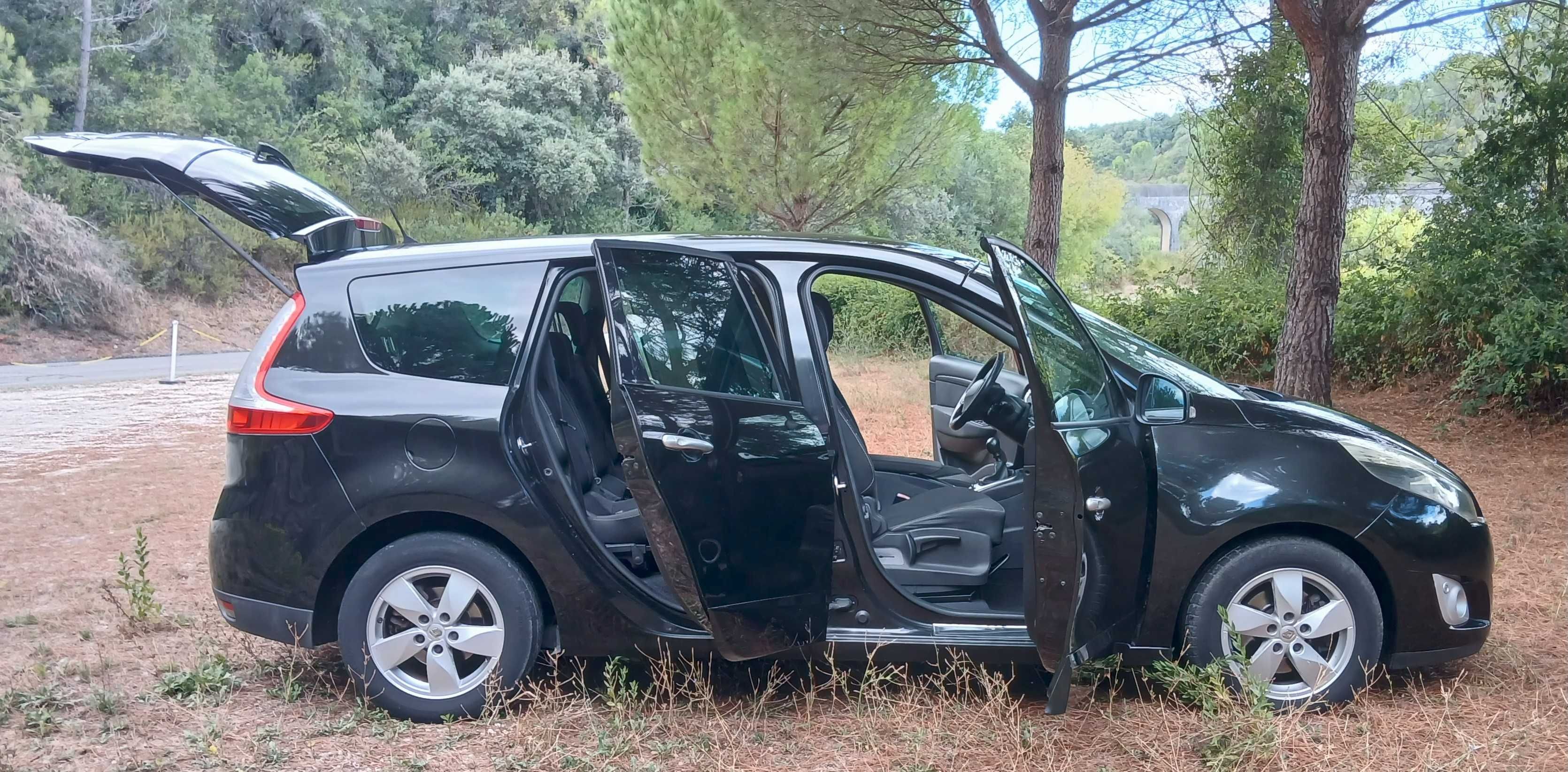 Renault Grand Scenic 110cv - 7 Lugares