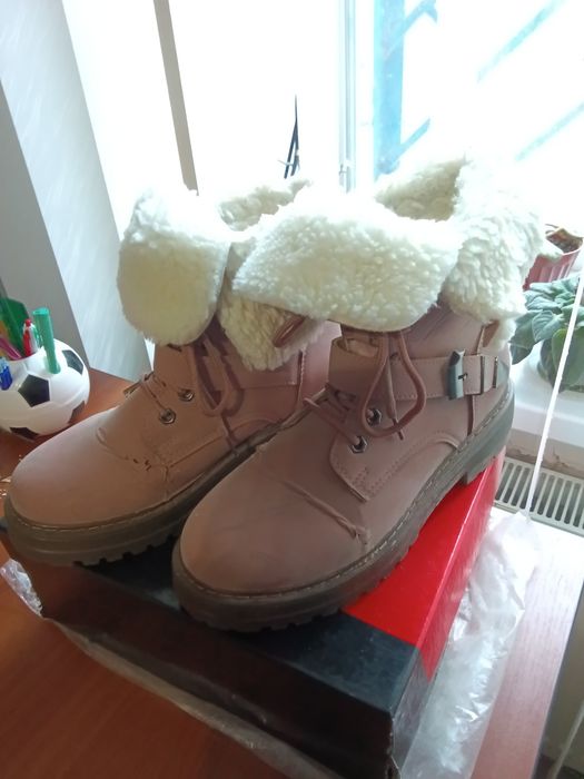 Жіночі зимові теплі сапоги-ботінкі