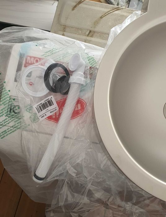 Lavatório redondo em inox com furo ladrão