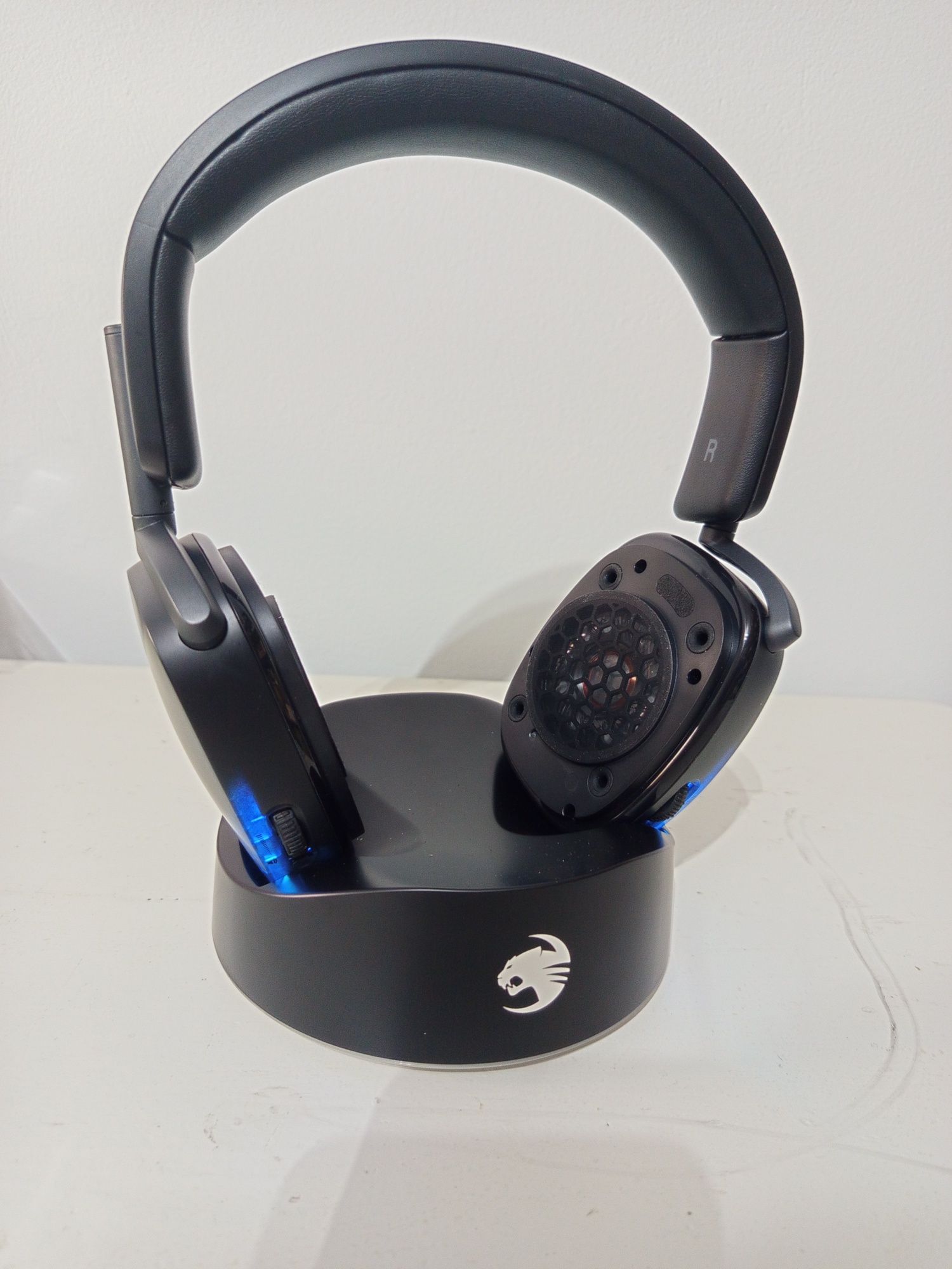 Roccat Syn Max Air słuchawki bezprzewodowe ze stacją