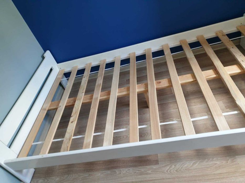 Łóżko białe drewniane 120x200